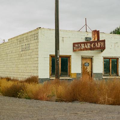 Bar and cafe building